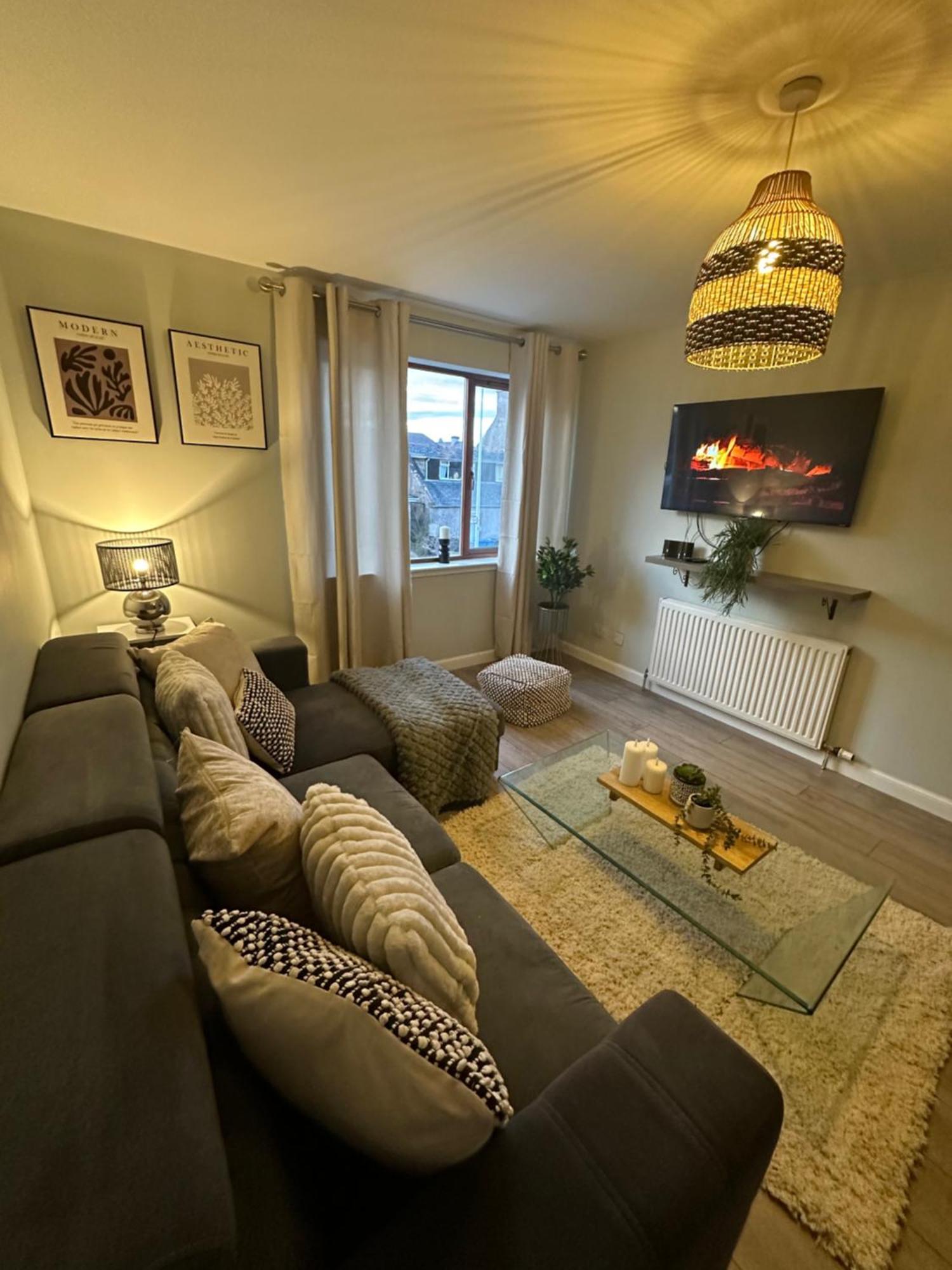 Lovely Modern 2 Bedrom Unit Close To City Center Dalneigh Bagian luar foto