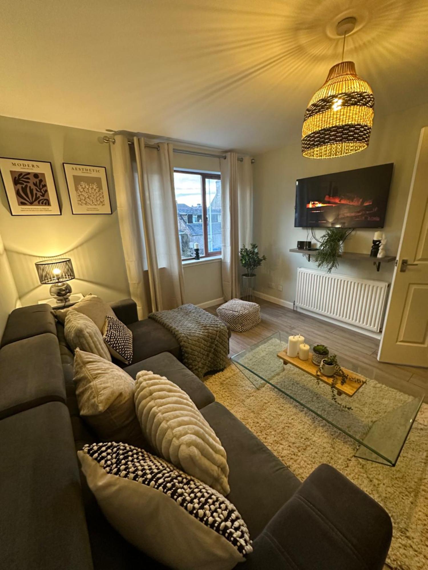 Lovely Modern 2 Bedrom Unit Close To City Center Dalneigh Bagian luar foto